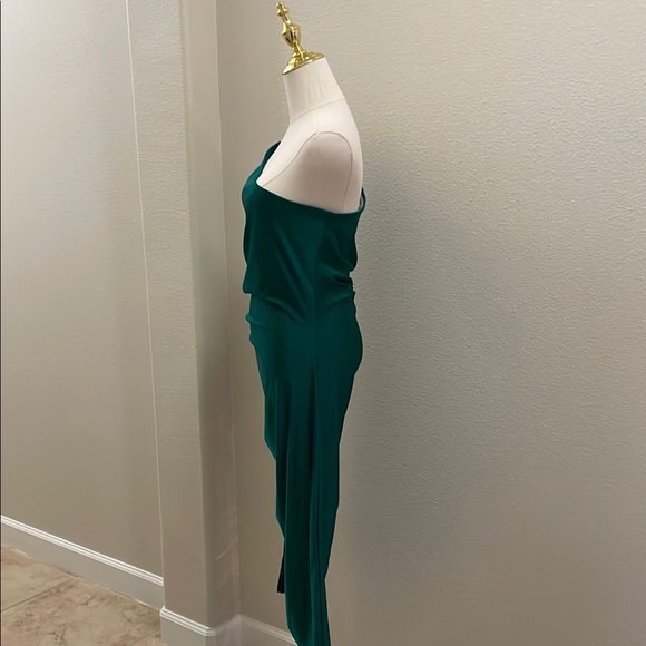 Elegant Green One-Shoulder Dress - Picture 4 of 6